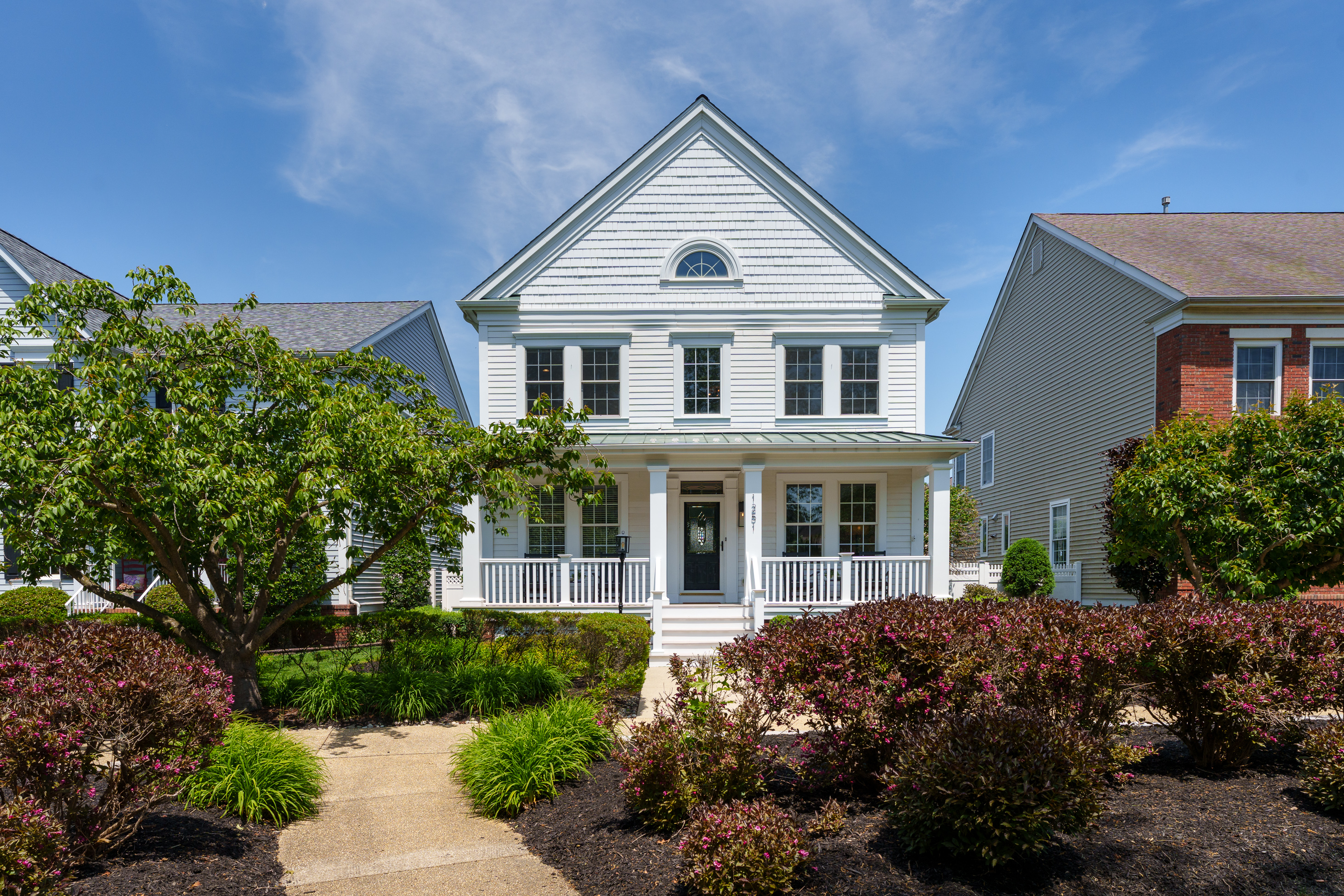  Turn-Key Town Center Home on a Picture-Perfect Lot - 物件實景