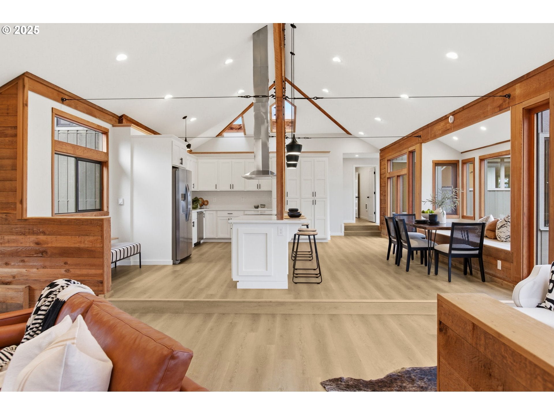 PleasantHill, Oregon, 97455, United States, 5 Bedrooms Bedrooms, ,3 BathroomsBathrooms,Residential,For Sale,1994708