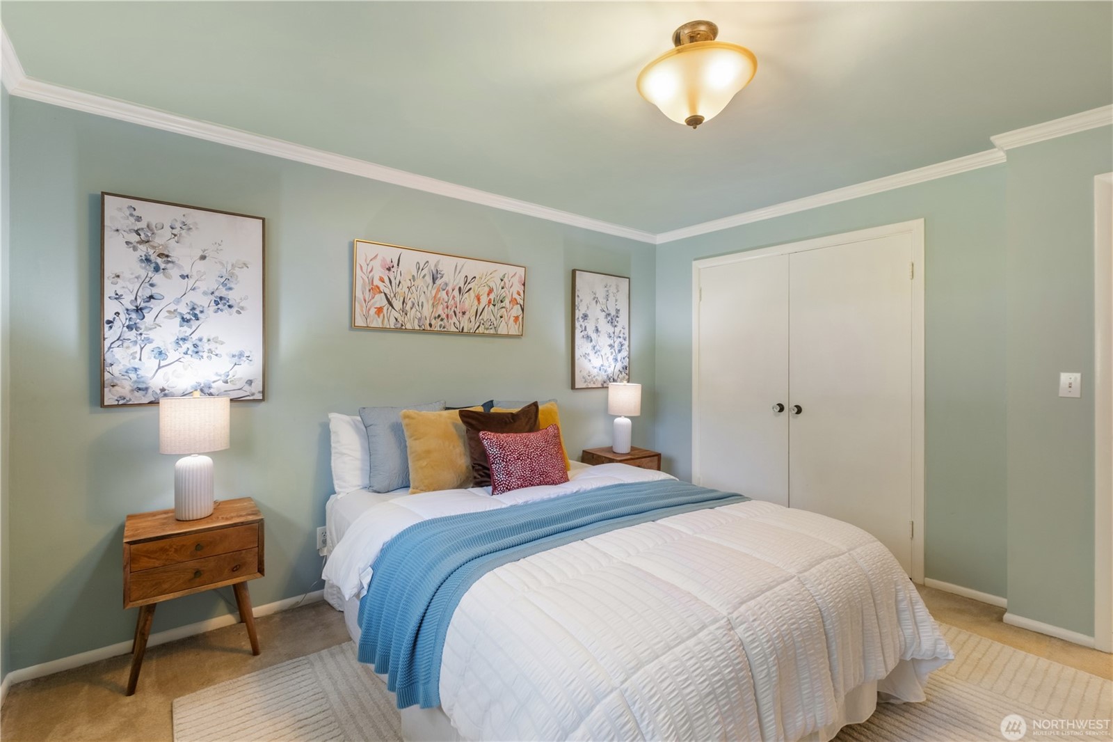 Kirkland, Washington, 98033, United States, 3 Bedrooms Bedrooms, ,2 BathroomsBathrooms,Residential,For Sale,1904417