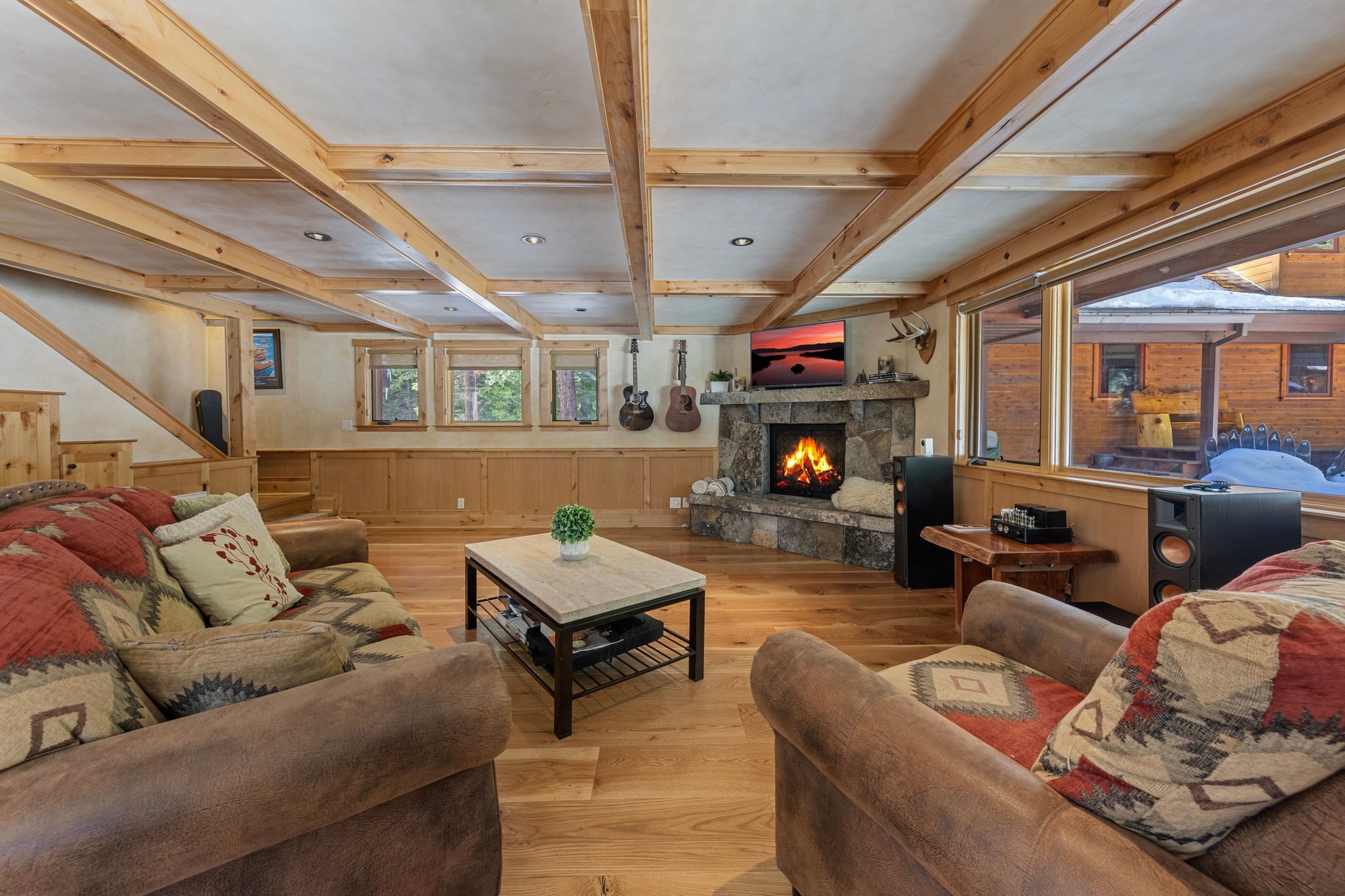  Gorgeous Tahoe Lodge next to open forest and close to everything - 物件實景