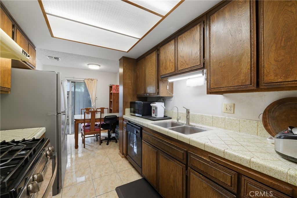 Rosemead, California, 91770, United States, 2 Bedrooms Bedrooms, ,2 BathroomsBathrooms,Residential,For Sale,1980997