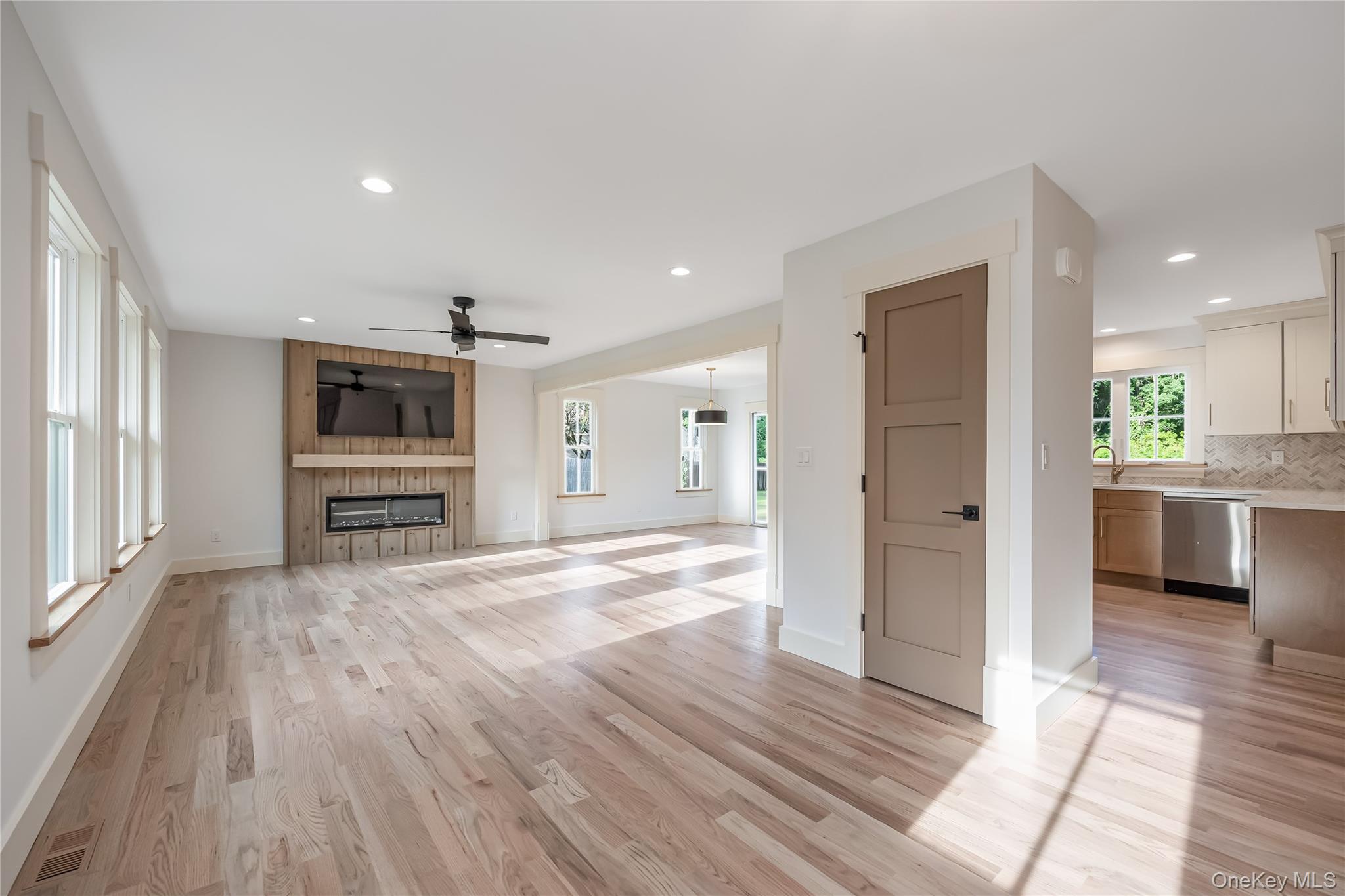 Miller Place, New York, 11764, United States, 4 Bedrooms Bedrooms, ,4 BathroomsBathrooms,Residential,For Sale,1902062