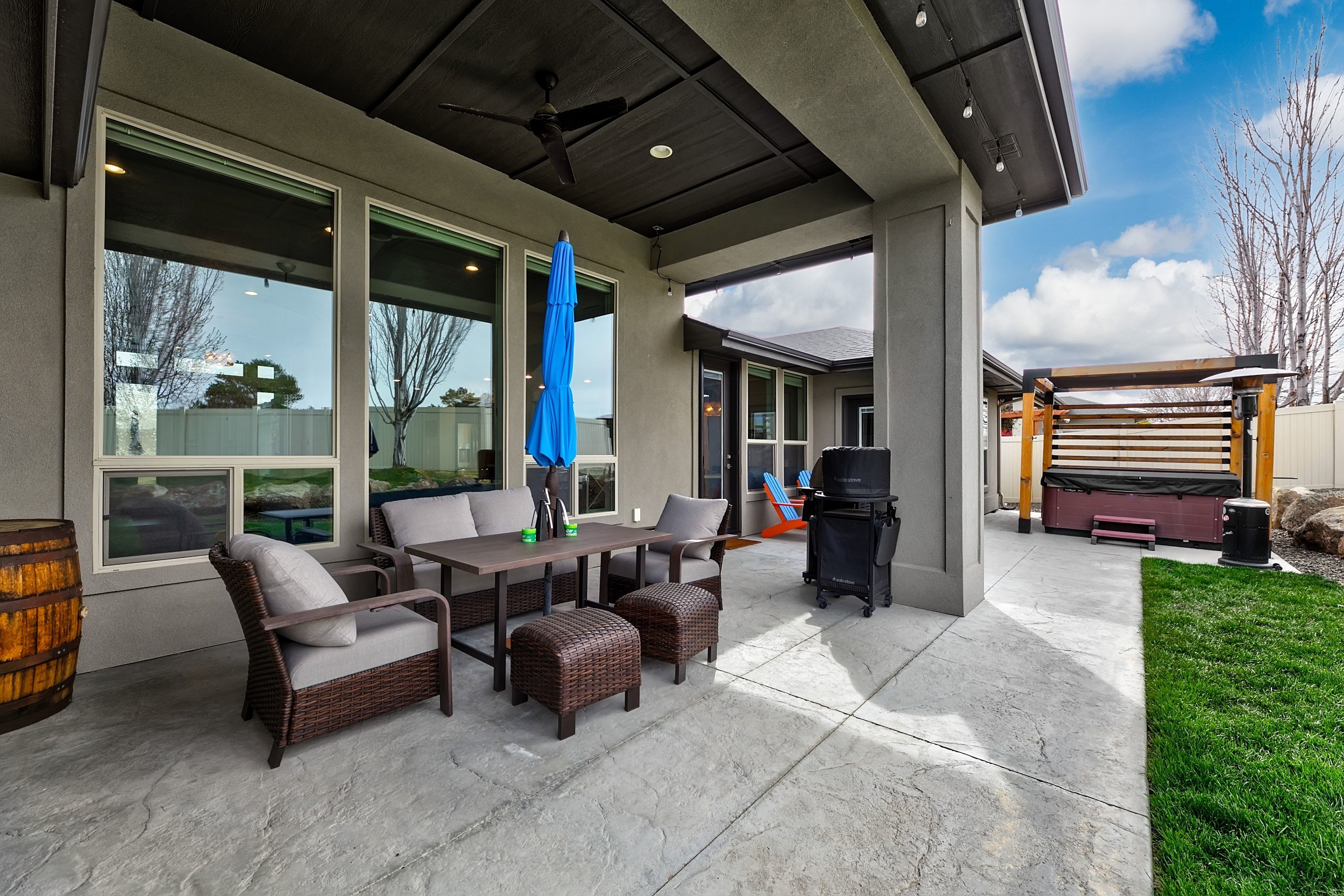  Beautiful Single Level - Former Builder Model Home - 物件實景