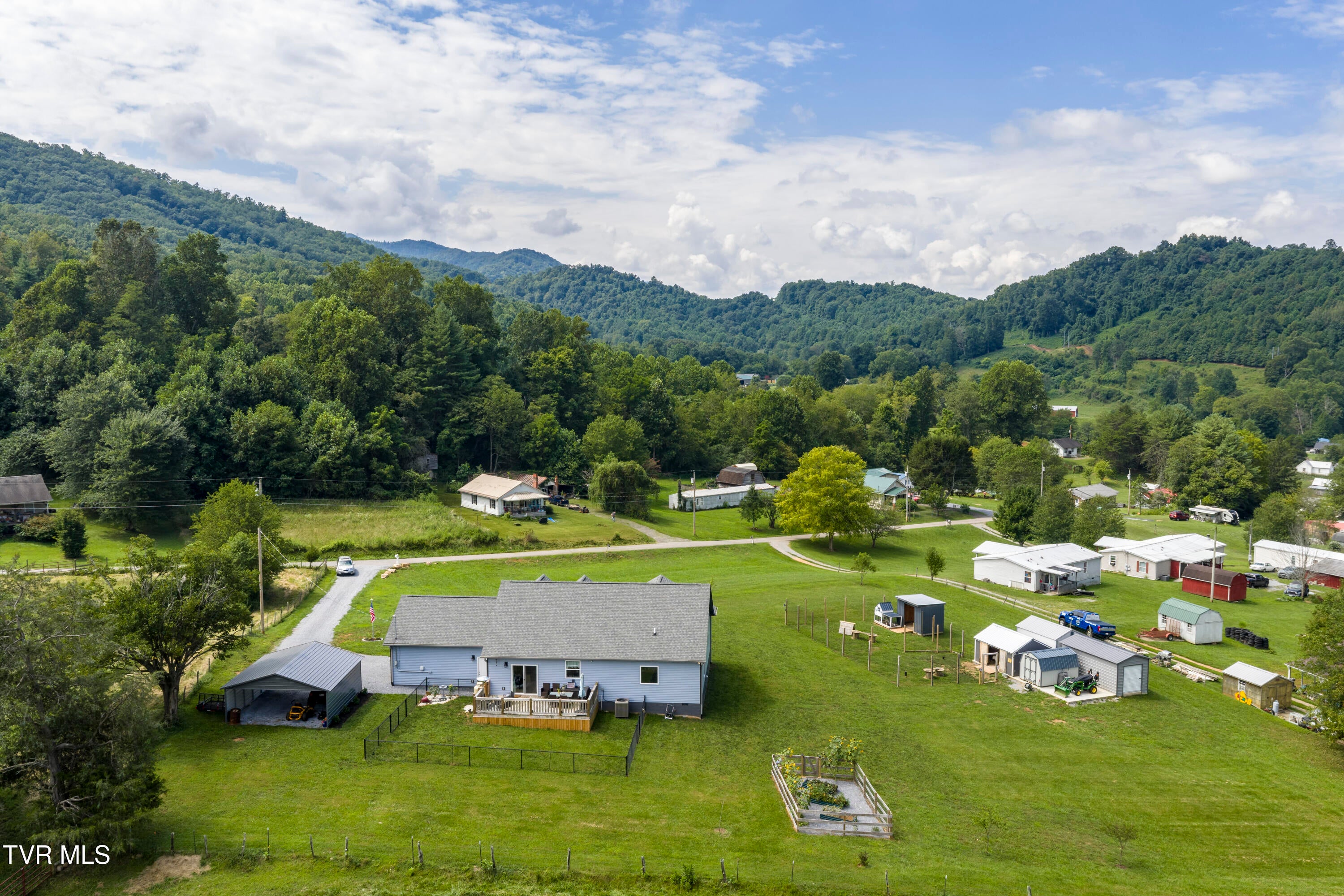 Elizabethton, Tennessee, 37643, United States, 3 Bedrooms Bedrooms, ,2 BathroomsBathrooms,Residential,For Sale,1925509