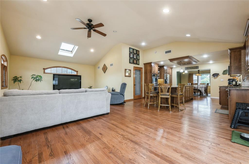 Hicksville, New York, 11801, United States, 4 Bedrooms Bedrooms, ,3 BathroomsBathrooms,Residential,For Sale,1835516