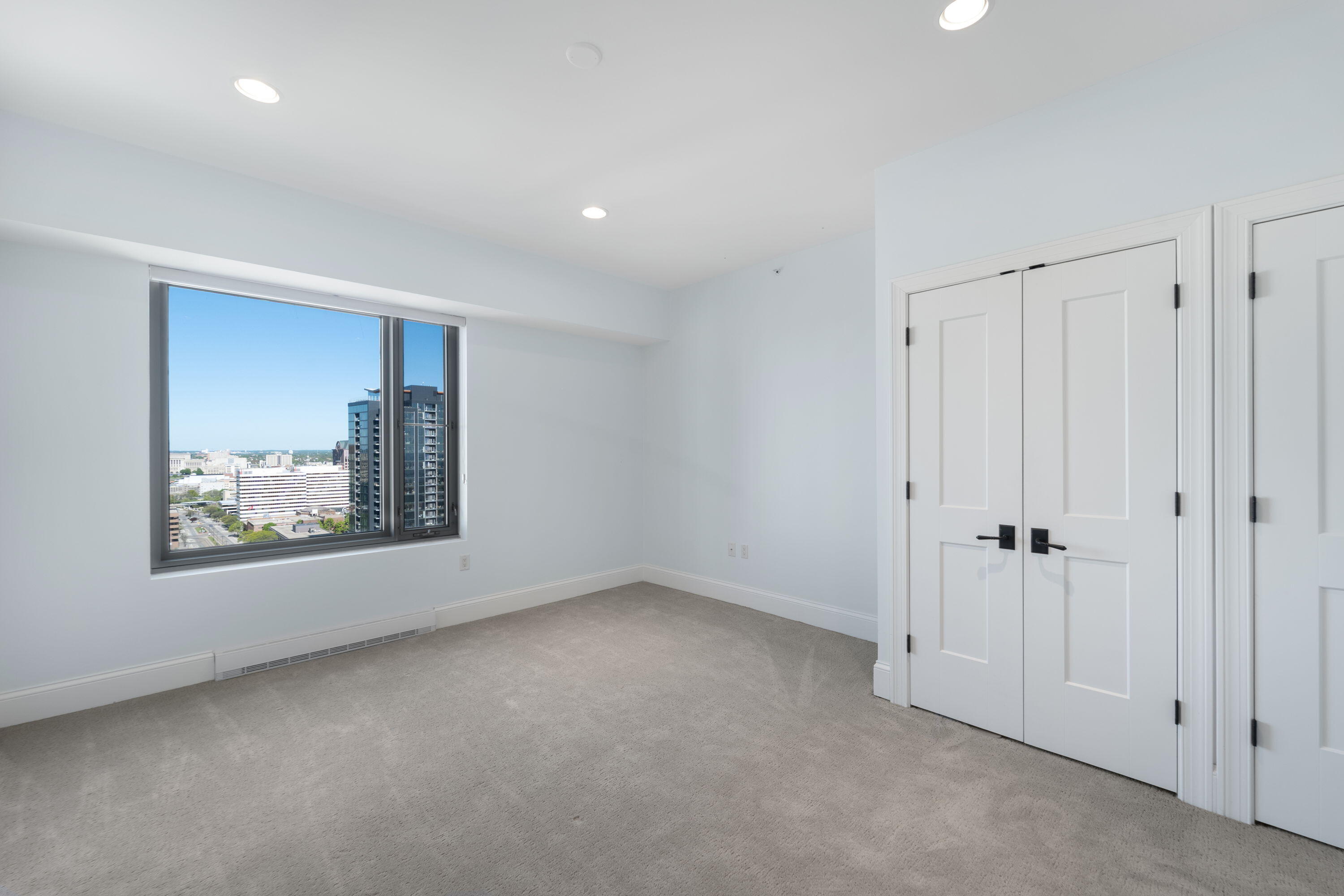 Milwaukee, Wisconsin, 53202, United States, 2 Bedrooms Bedrooms, ,2 BathroomsBathrooms,Residential,For Sale,1837174