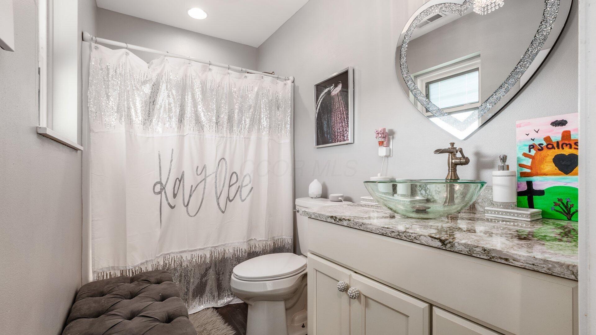 Hebron, Ohio, 43025, United States, 5 Bedrooms Bedrooms, ,5 BathroomsBathrooms,Residential,For Sale,1988631