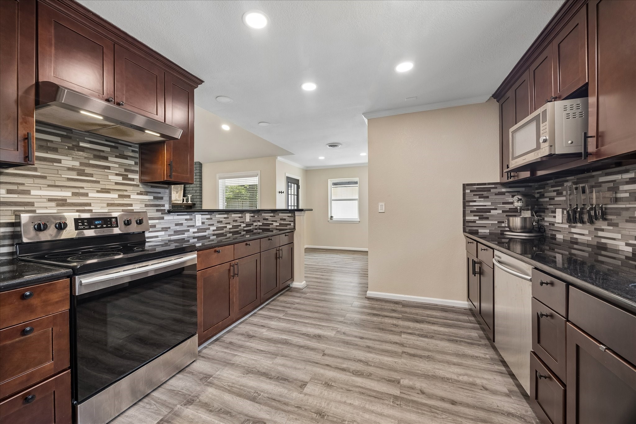  5243 Caversham Drive - 物件實景