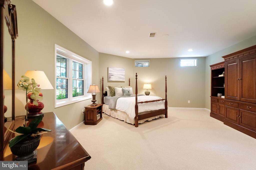 Vienna, Virginia, 22182, United States, 5 Bedrooms Bedrooms, ,6 BathroomsBathrooms,Residential,For Sale,1943879