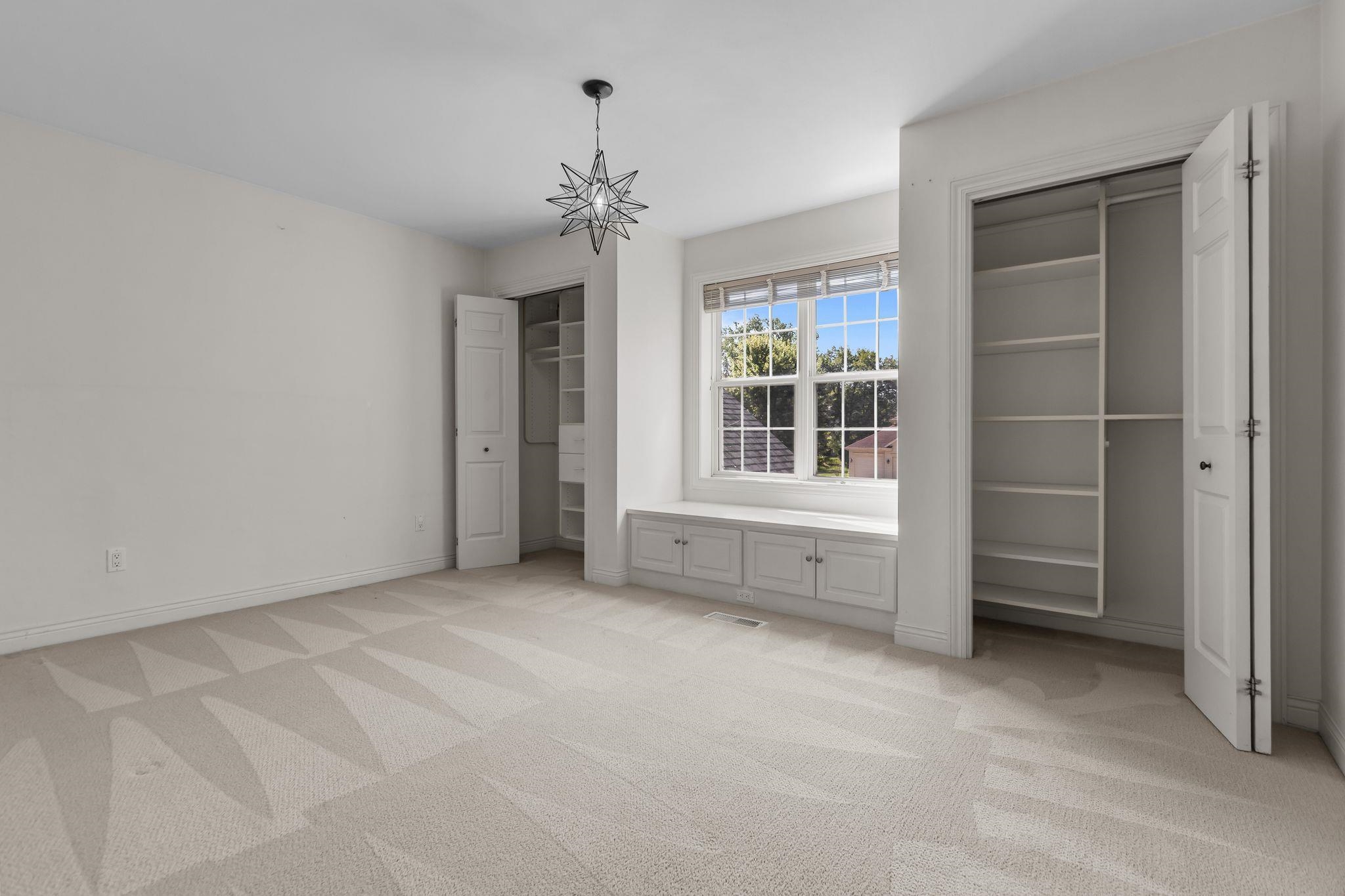 NEENAH, Wisconsin, 54956, United States, 4 Bedrooms Bedrooms, ,4 BathroomsBathrooms,Residential,For Sale,1955274