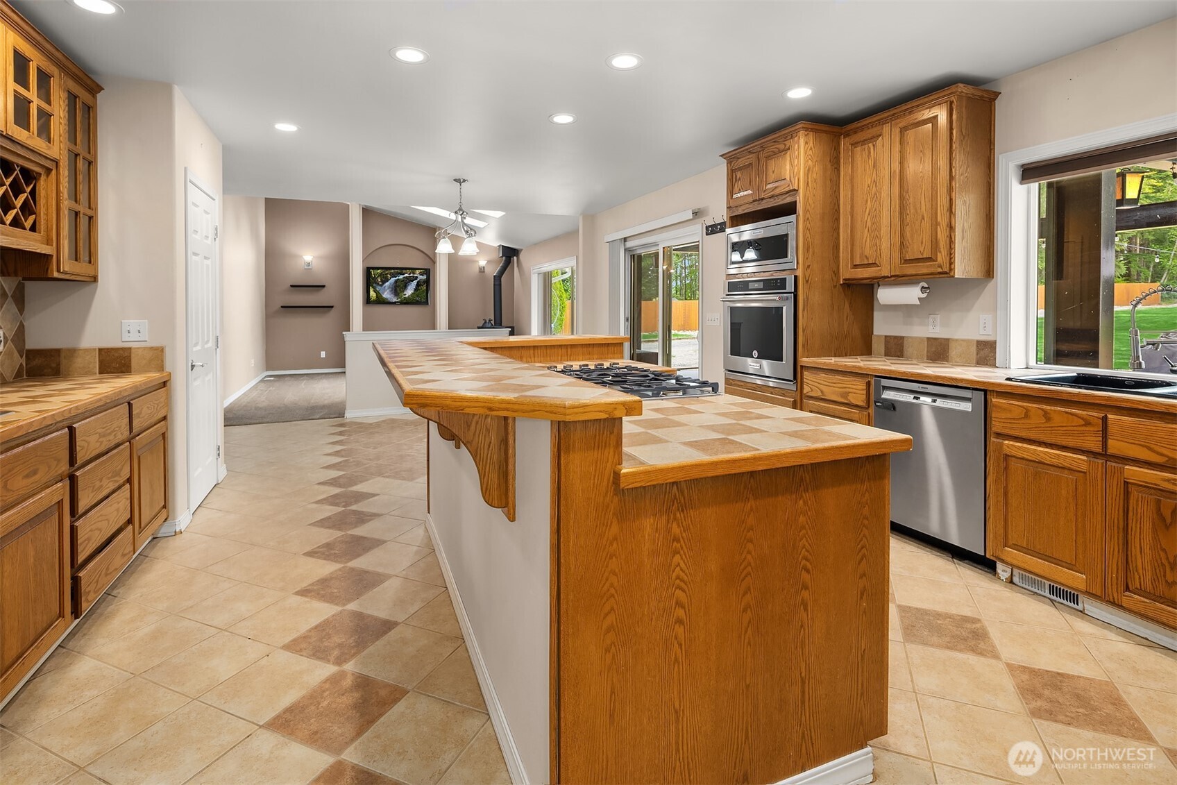 Lake Stevens, Washington, 98258, United States, 4 Bedrooms Bedrooms, ,2 BathroomsBathrooms,Residential,For Sale,1901328