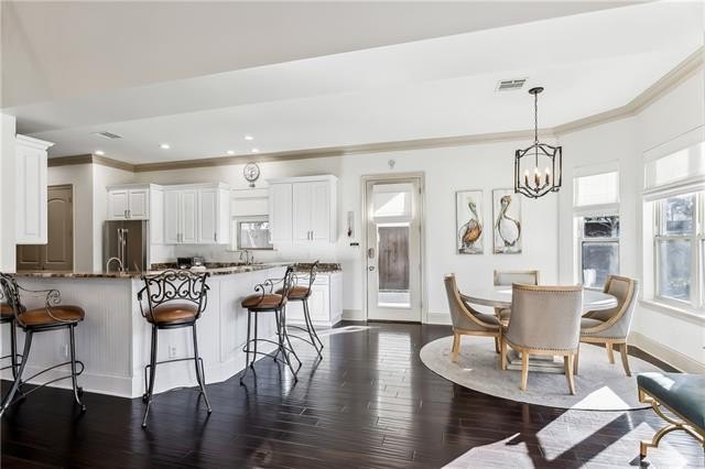 Metairie, Louisiana, 70005, United States, 4 Bedrooms Bedrooms, ,4 BathroomsBathrooms,Residential,For Sale,1978358