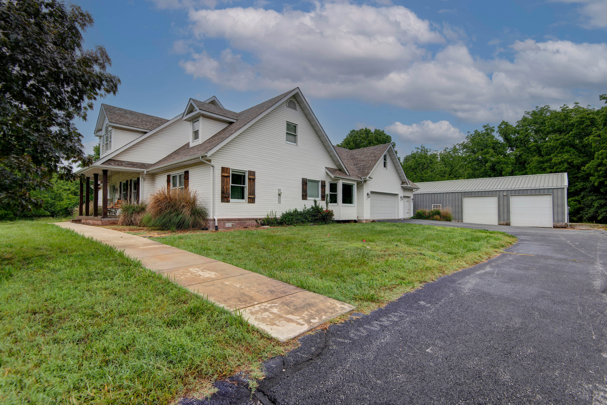 Springfield, Missouri, 65803, United States, 5 Bedrooms Bedrooms, ,3 BathroomsBathrooms,Residential,For Sale,2049332