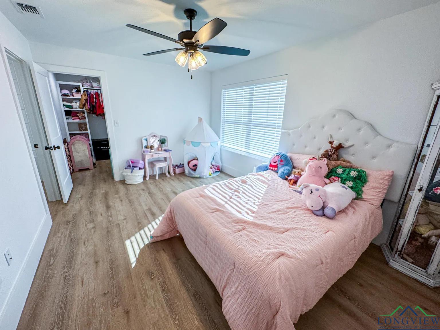 Texarkana, Texas, 75503, United States, 4 Bedrooms Bedrooms, ,4 BathroomsBathrooms,Residential,For Sale,1980394