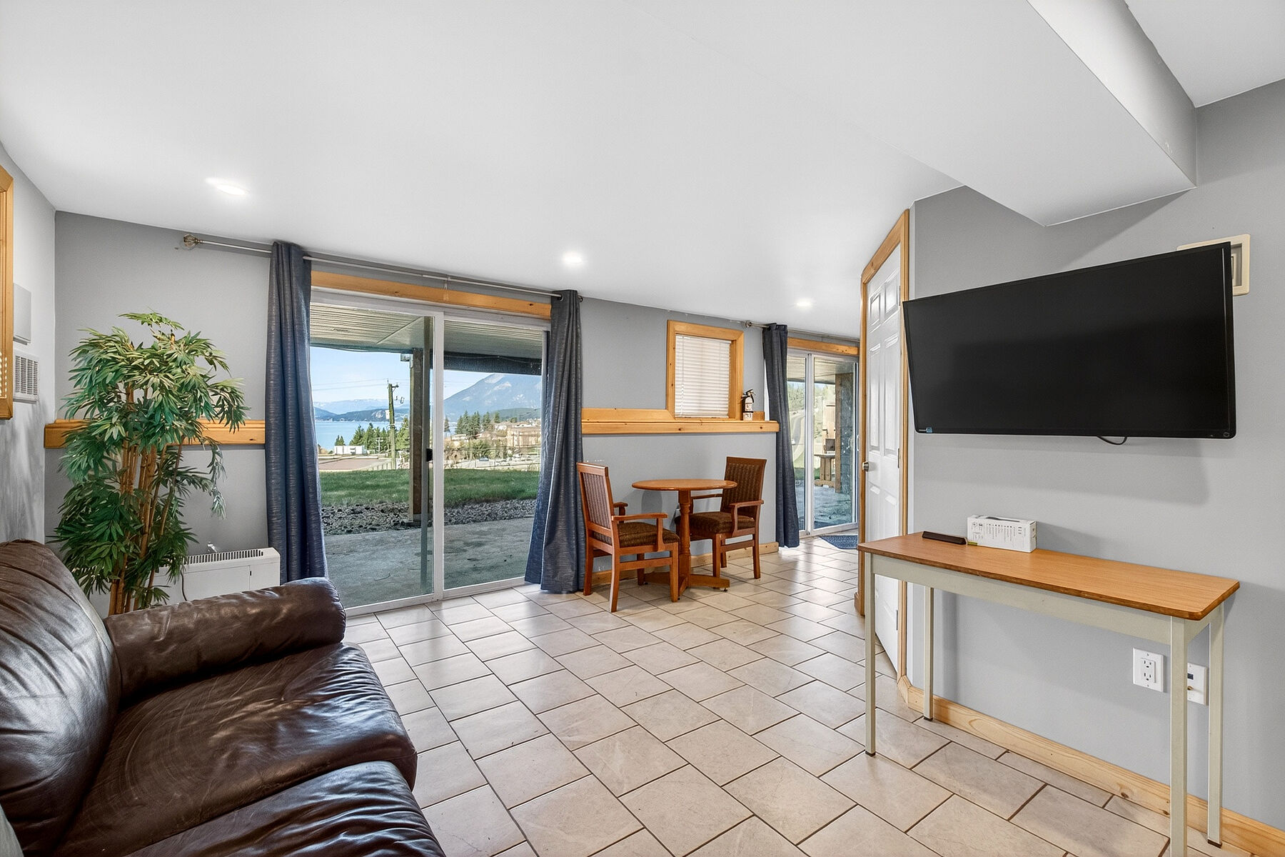  Renovated Rancher - 物件實景