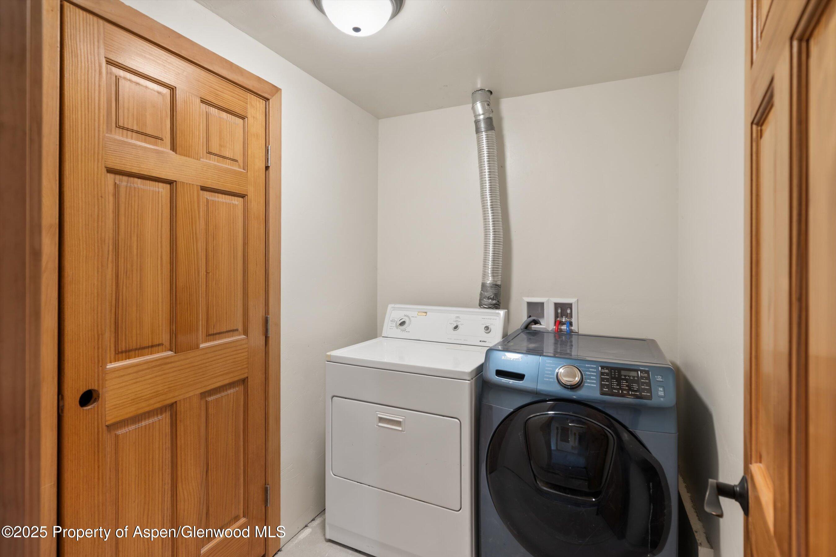 Glenwood Springs, Colorado, 81601, United States, 4 Bedrooms Bedrooms, ,3 BathroomsBathrooms,Residential,For Sale,2000714