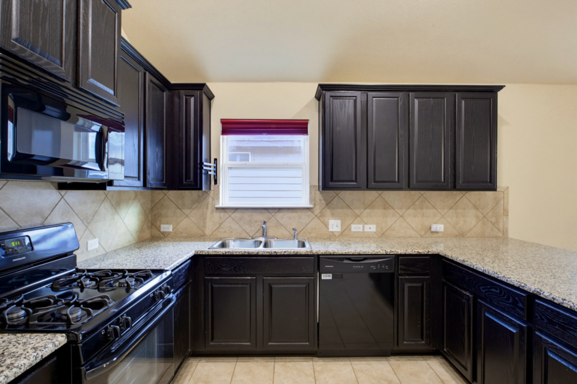  Move-In Ready & Meticulously Maintained in Fort Dessau - 物件實景