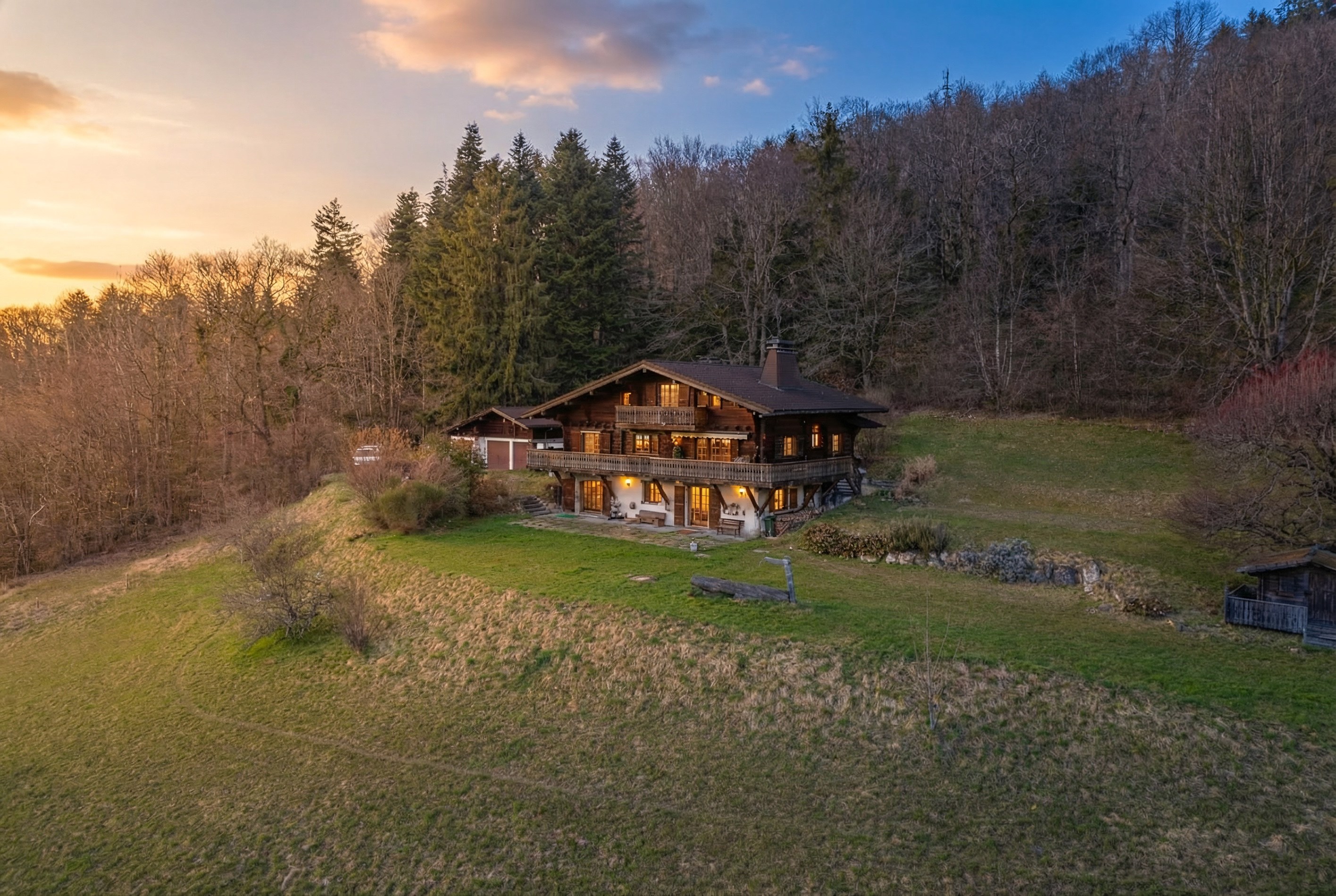  Authentic Chalet with Panoramic Views – 1.2 Hectare Estate - 物件實景