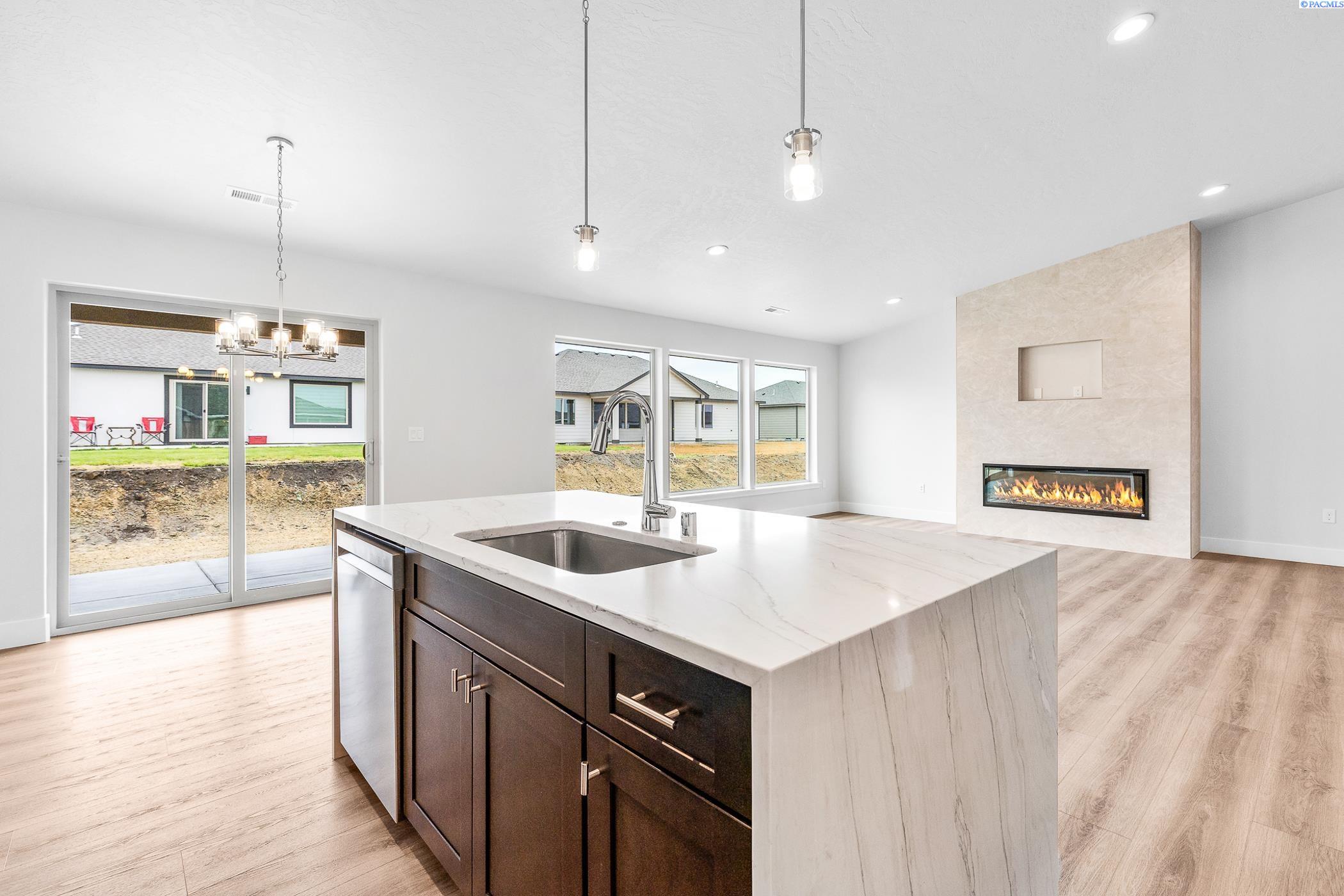 Pasco, Washington, 99301, United States, 4 Bedrooms Bedrooms, ,2 BathroomsBathrooms,Residential,For Sale,1892820