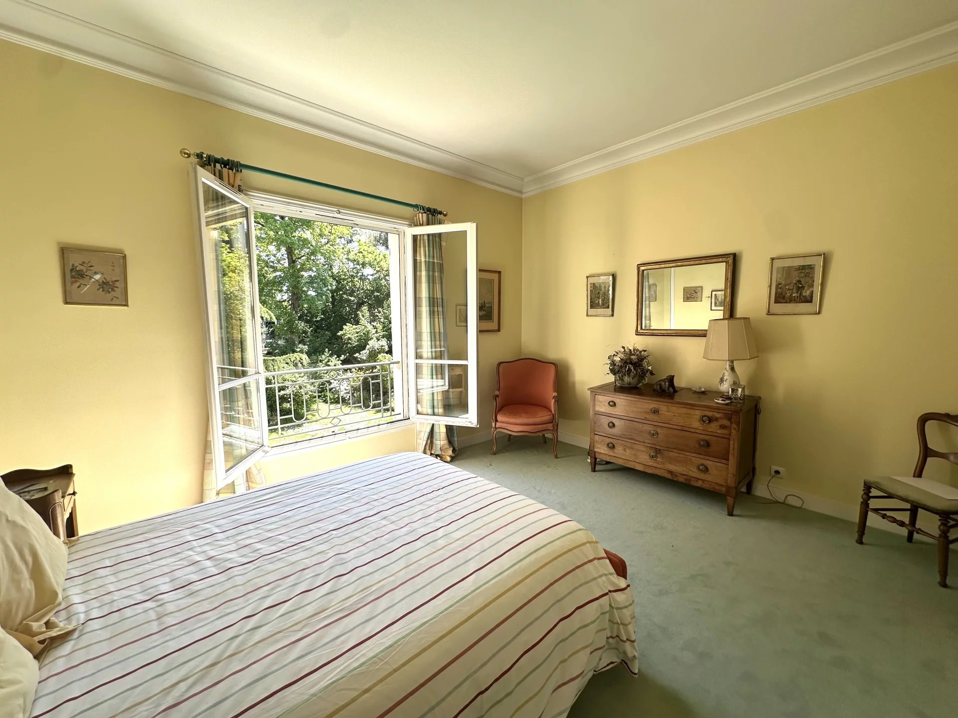 Le Vésinet, Île-de-France, 78110, FR, 5 Bedrooms Bedrooms, ,Residential,For Sale,1994336