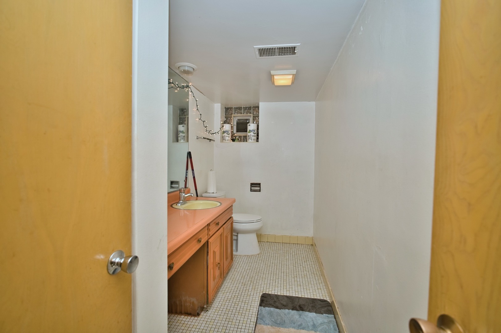 Skokie, Illinois, 60076, United States, 4 Bedrooms Bedrooms, ,3 BathroomsBathrooms,Residential,For Sale,1974514