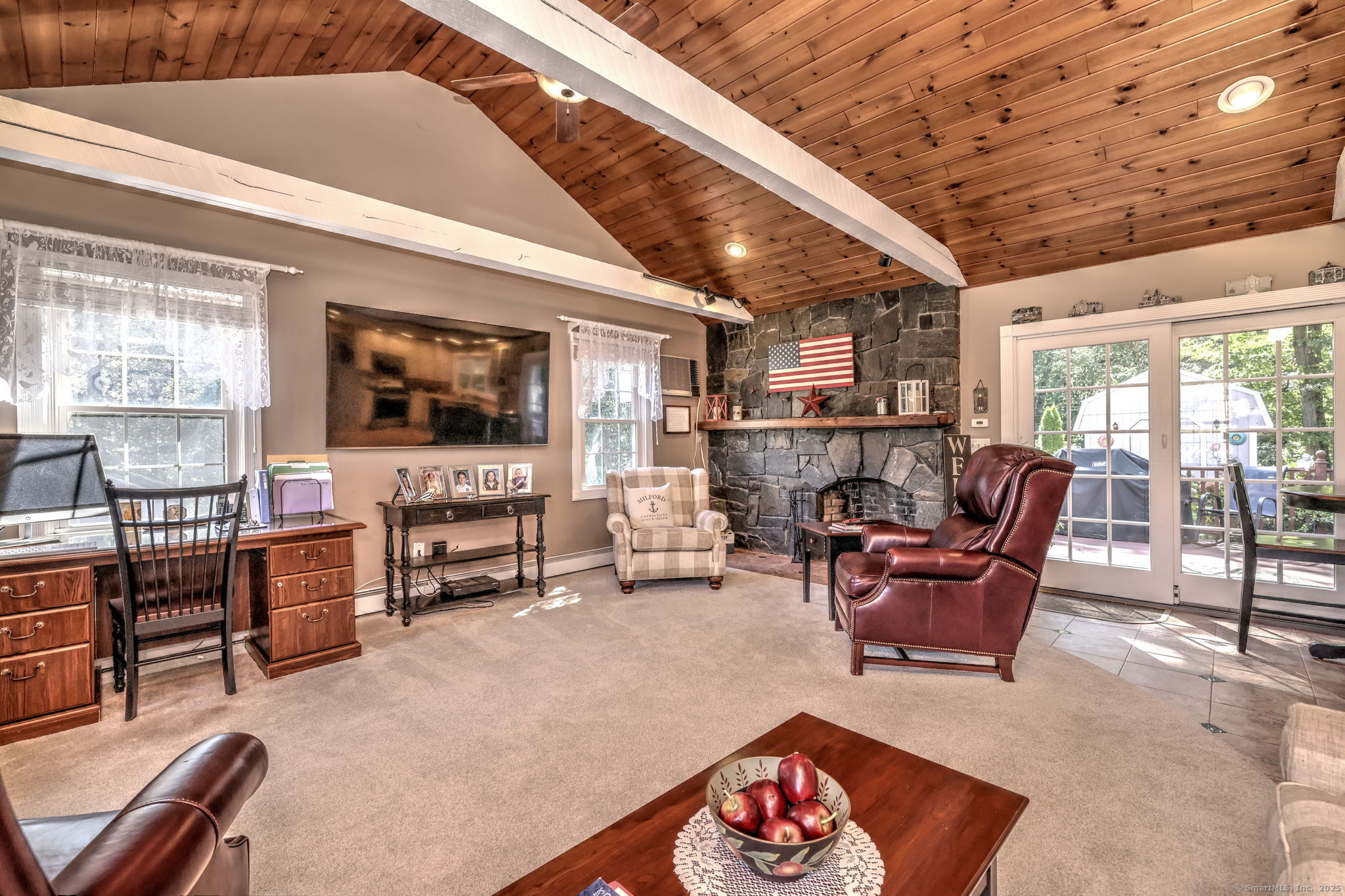 Milford, Connecticut, 06461, United States, 3 Bedrooms Bedrooms, ,3 BathroomsBathrooms,Residential,For Sale,1938642