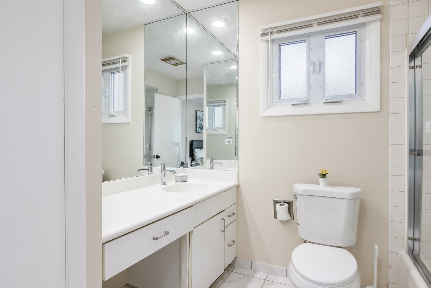 Morton Grove, Illinois, 60053, United States, 5 Bedrooms Bedrooms, ,3 BathroomsBathrooms,Residential,For Sale,1928760