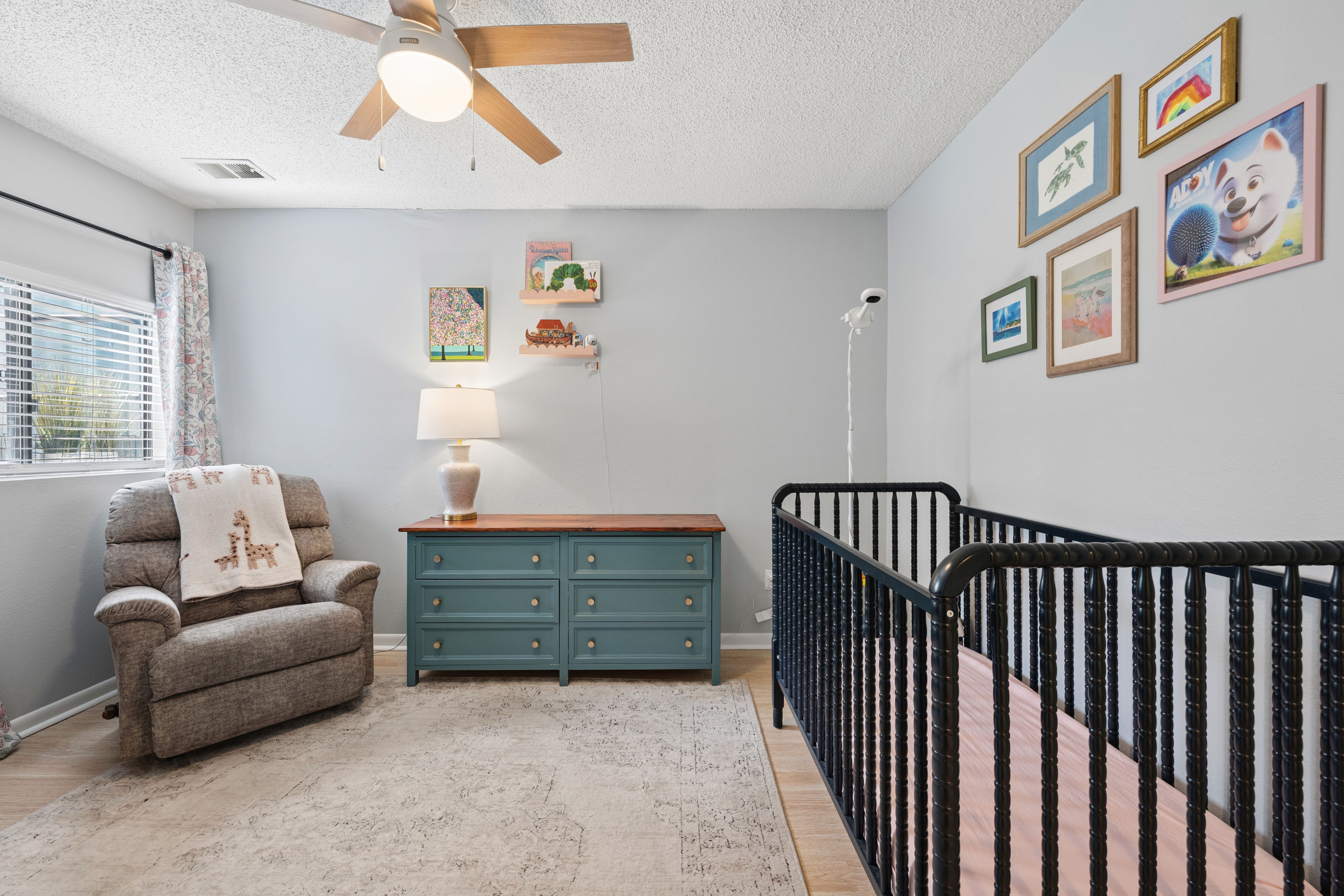  Updated Townhome Featuring a Bright & Open Main Level - 物件實景