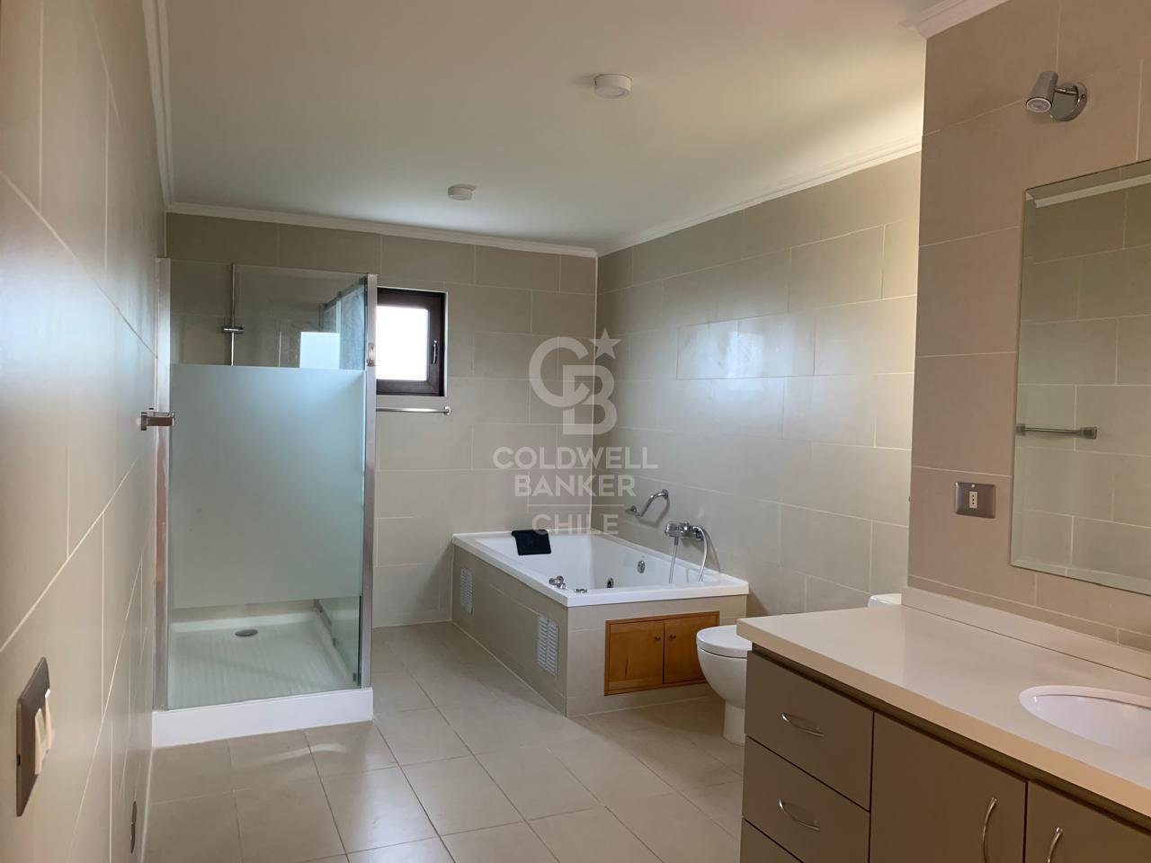 Puerto Varas, Chile, 7 Bedrooms Bedrooms, ,5 BathroomsBathrooms,Residential,For Sale,1990332