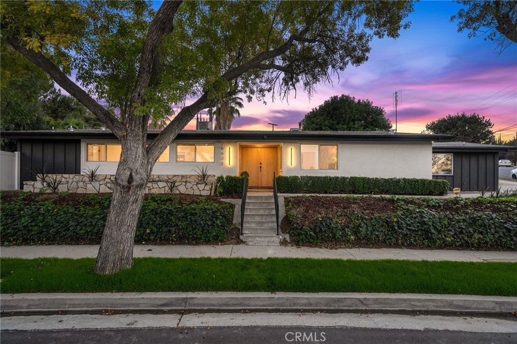 Woodland Hills, California, 91367, United States, 3 Bedrooms Bedrooms, ,2 BathroomsBathrooms,Residential,For Sale,1991959