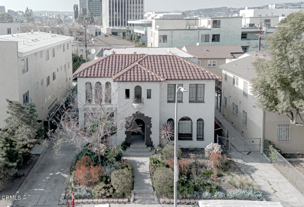 Los Angeles, California, 90036, United States, ,Residential,For Sale,1730001