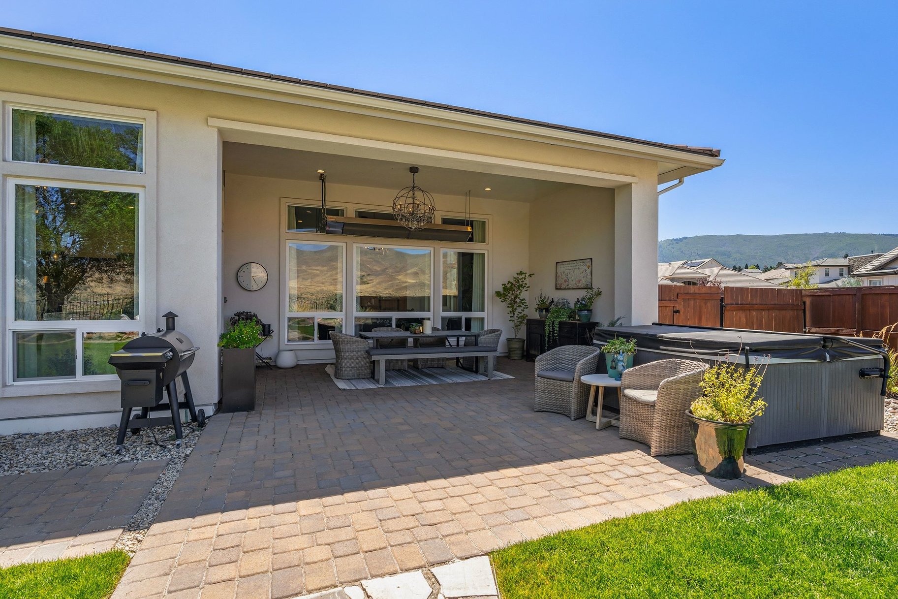  Private Luxury Retreat in Verdi with Custom Designer Finishes & Peavine Views - 物件實景