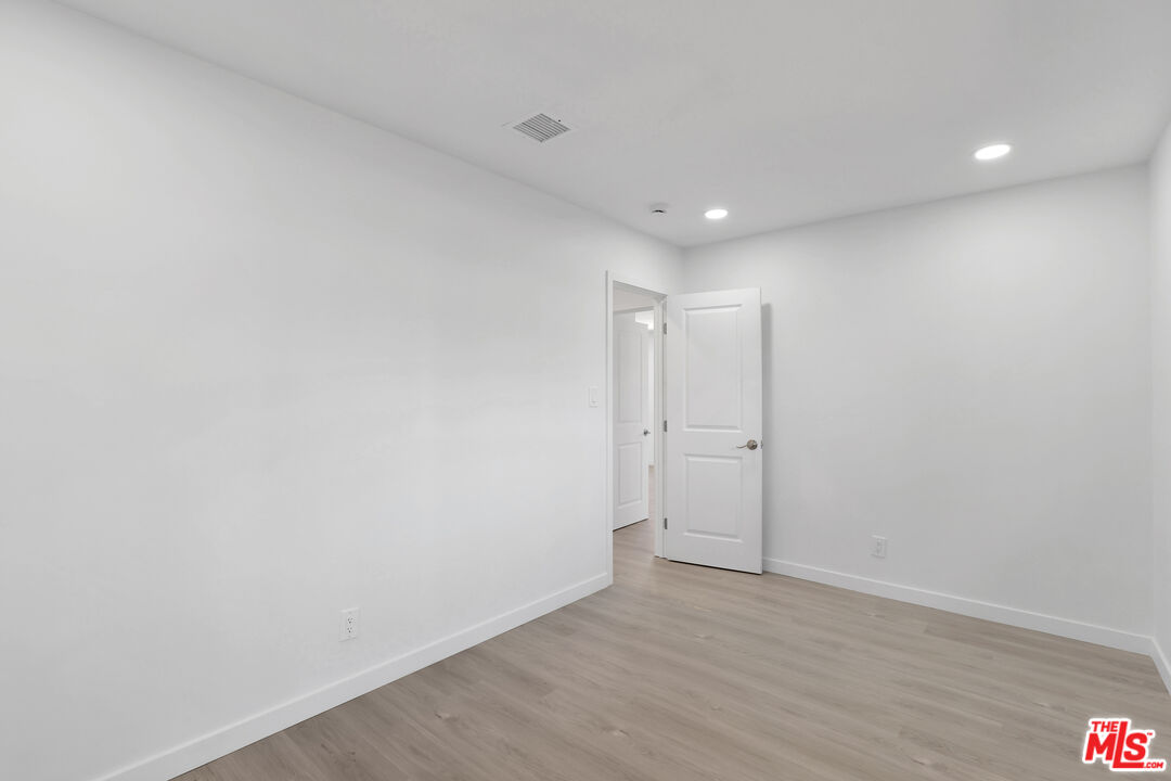 Reseda, California, 91335, United States, 10 Bedrooms Bedrooms, ,Residential,For Sale,1906500