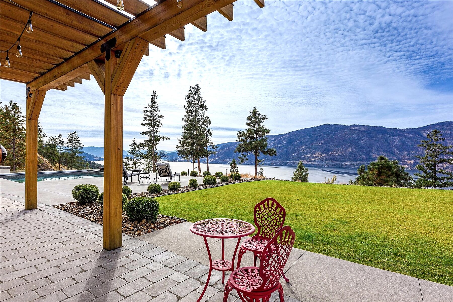  Gated Lake View Estate - 物件實景