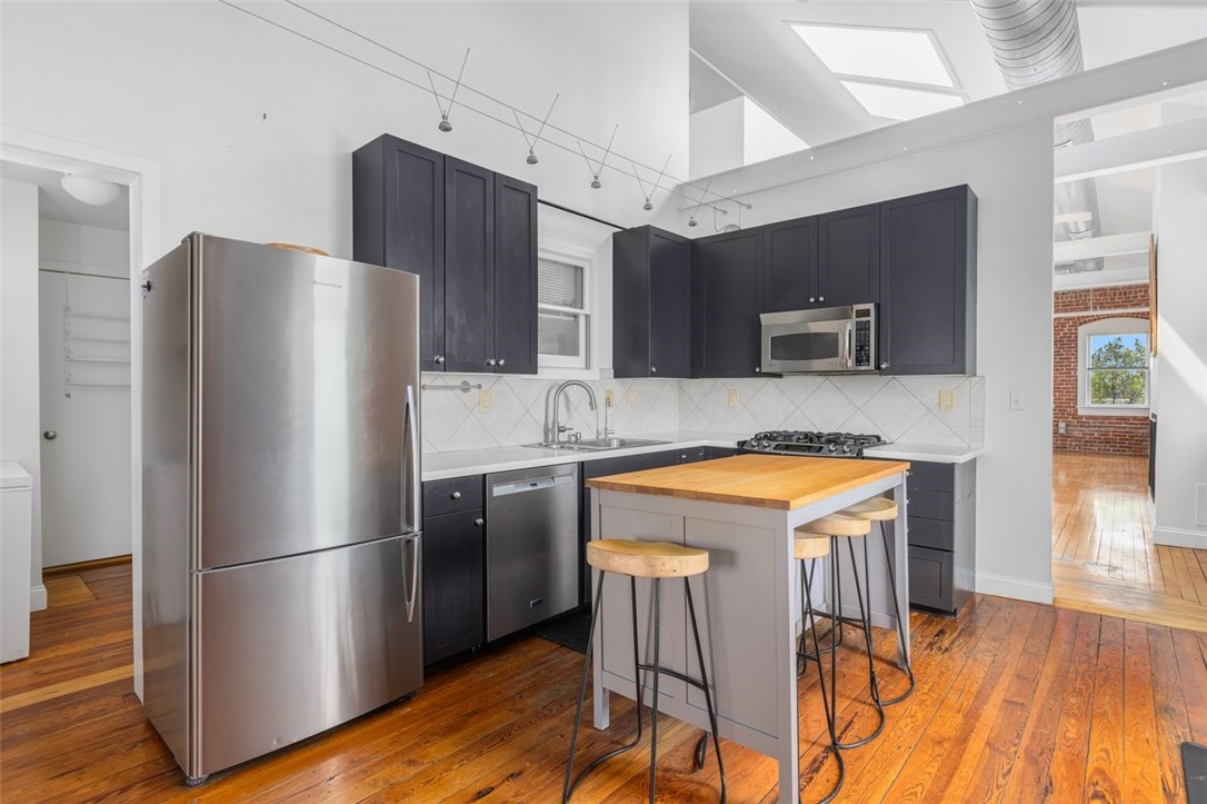 Providence, Rhode Island, 02903, United States, 1 Bedroom Bedrooms, ,2 BathroomsBathrooms,Residential,For Sale,1917986