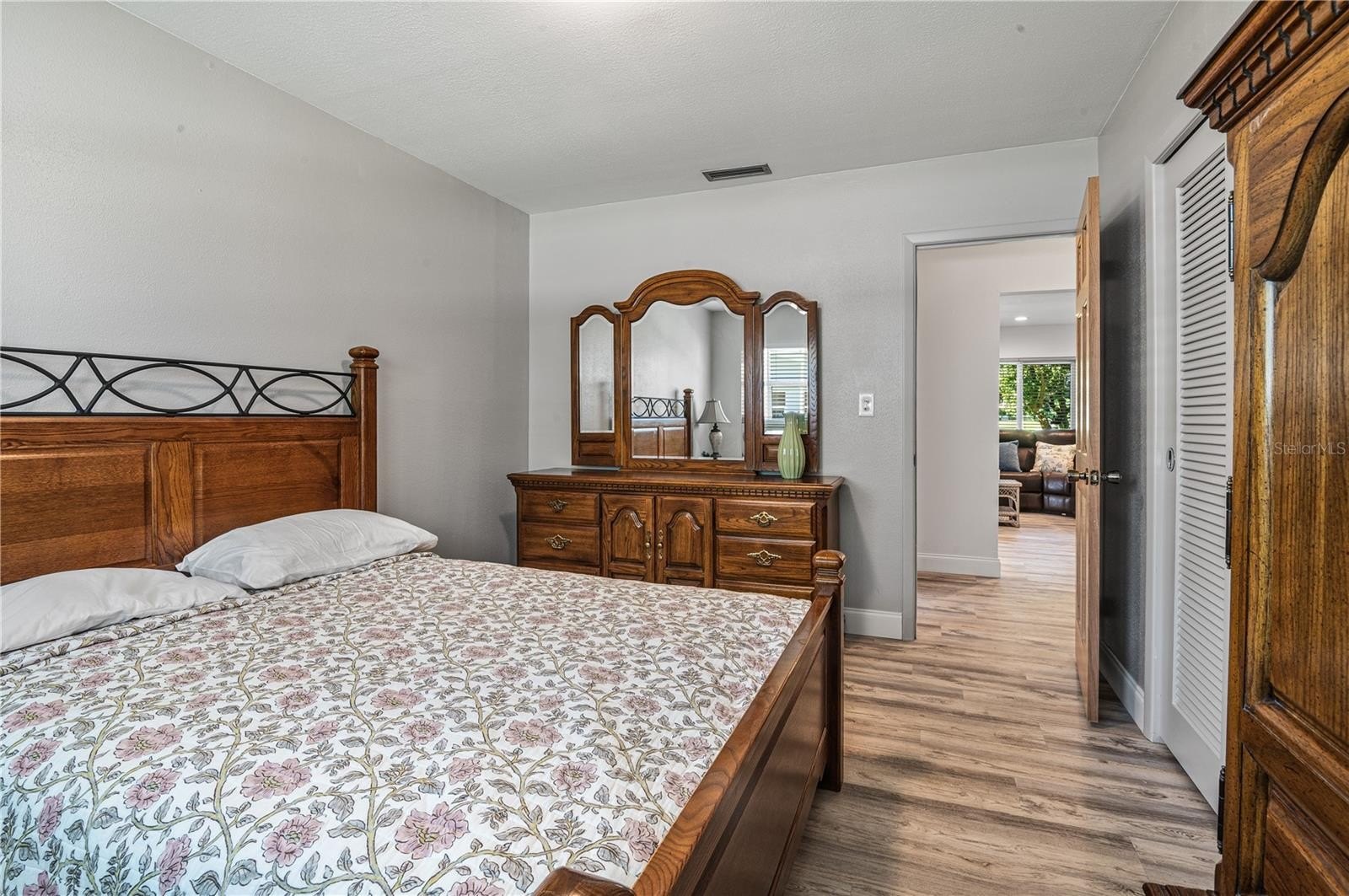 SEMINOLE, Florida, 33772, United States, 3 Bedrooms Bedrooms, ,2 BathroomsBathrooms,Residential,For Sale,1981343