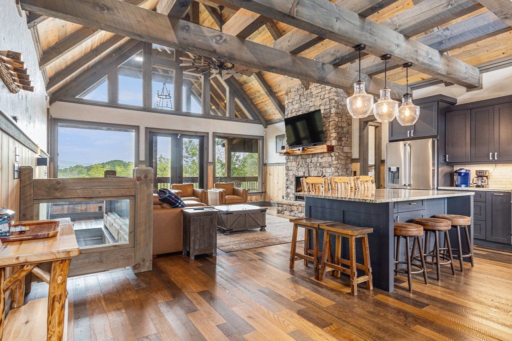 Ellijay, Georgia, 30540, United States, 5 Bedrooms Bedrooms, ,5 BathroomsBathrooms,Residential,For Sale,1952565