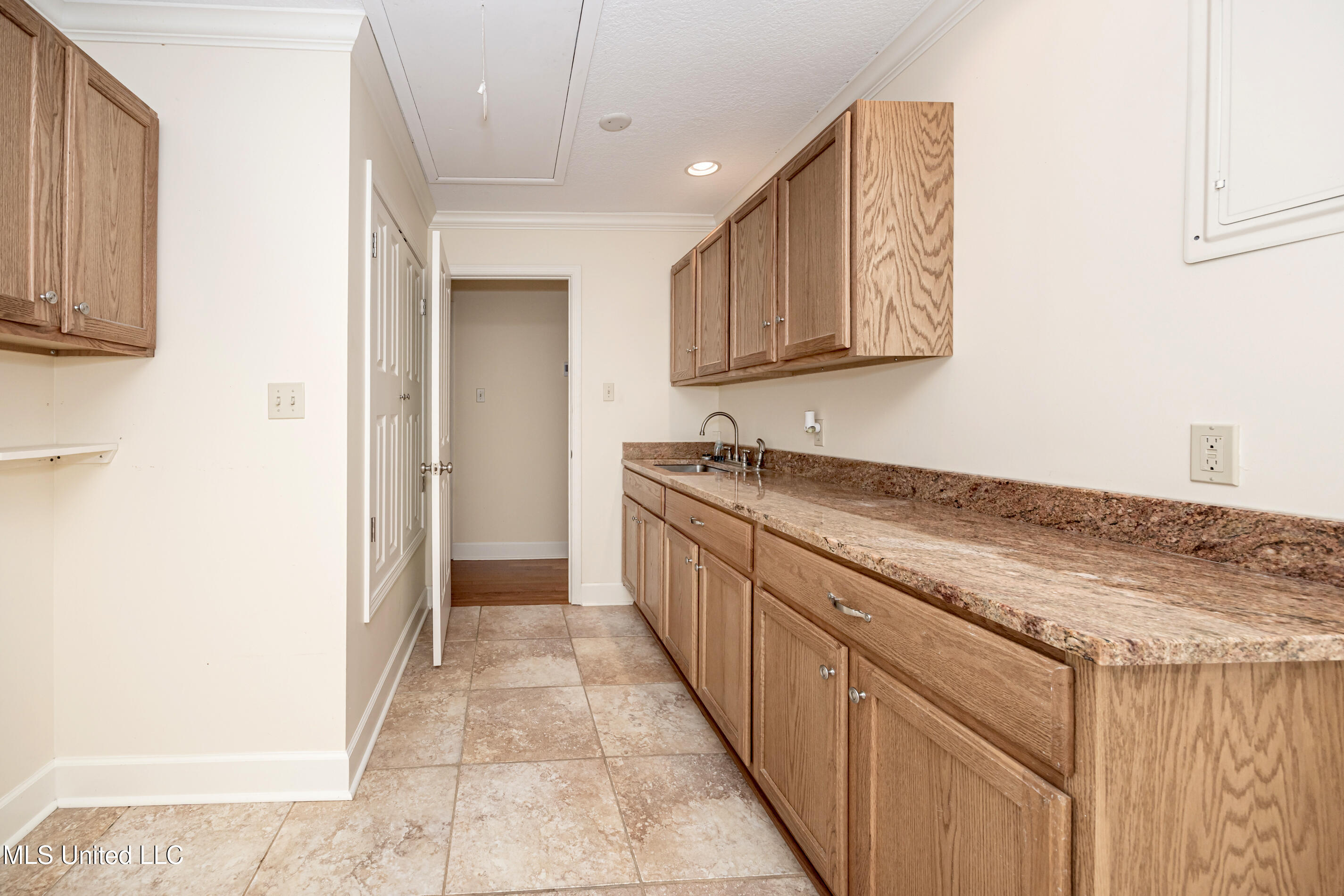 Ocean Springs, Mississippi, 39564, United States, 3 Bedrooms Bedrooms, ,3 BathroomsBathrooms,Residential,For Sale,1903607