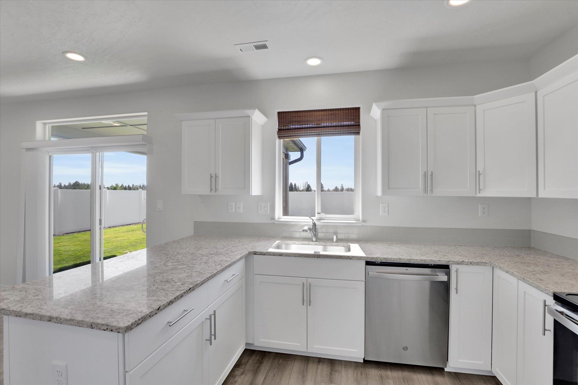 Deer Park, Washington, 99006, United States, 4 Bedrooms Bedrooms, ,3 BathroomsBathrooms,Residential,For Sale,1919491