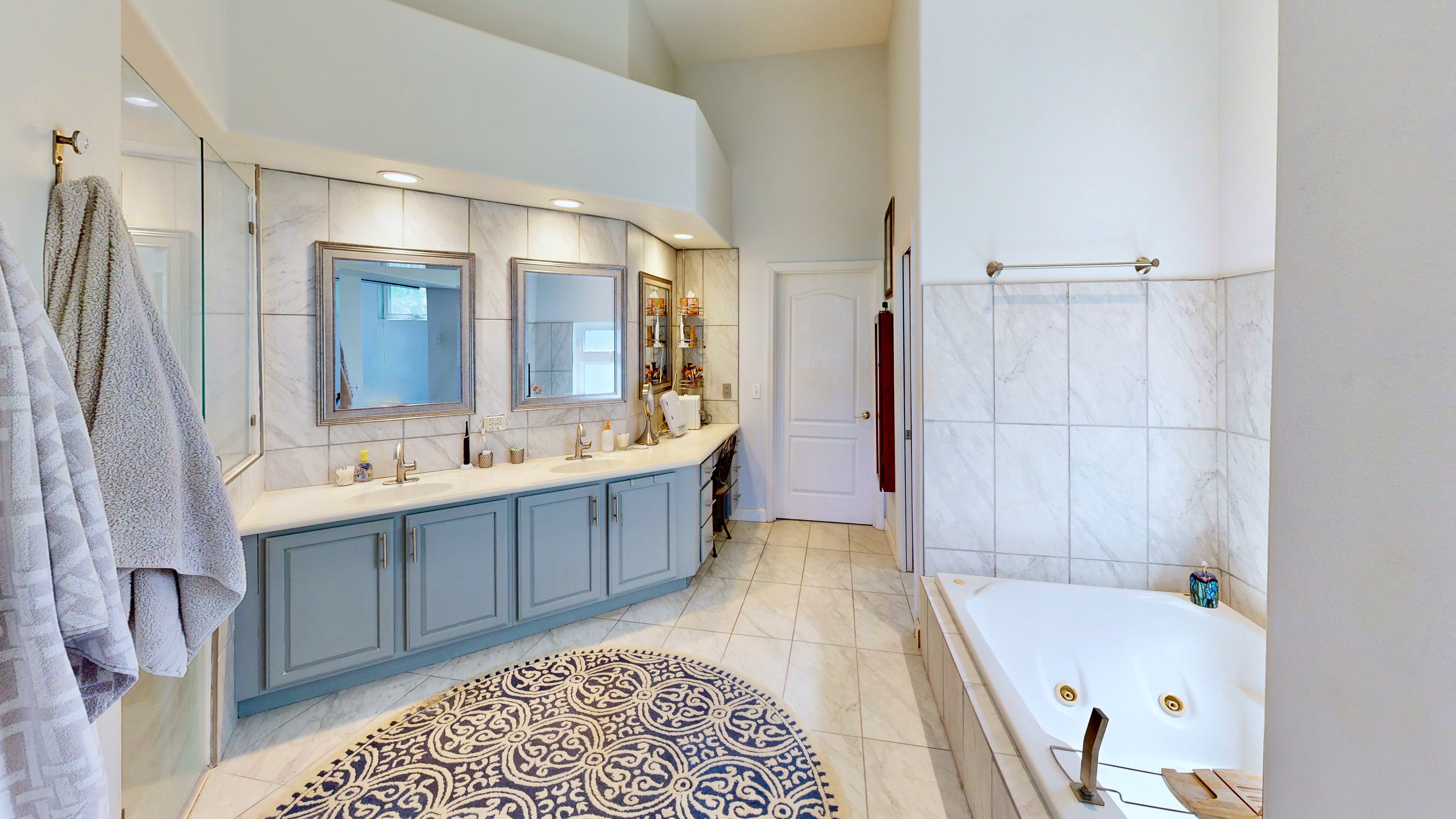 Oakland, Florida, 34760, United States, 4 Bedrooms Bedrooms, ,3 BathroomsBathrooms,Residential,For Sale,1828727