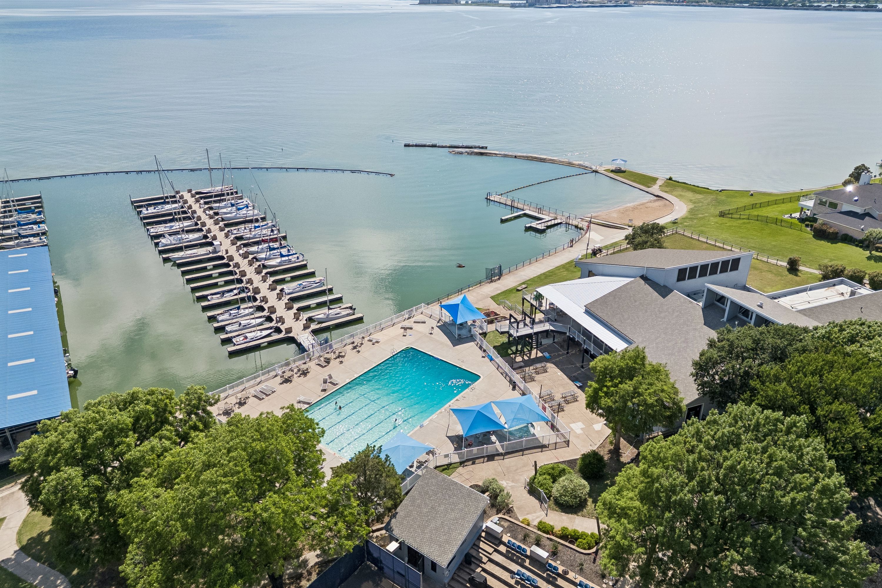  Cul-de-Sac Privacy Meets Resort-Style Living - 物件實景