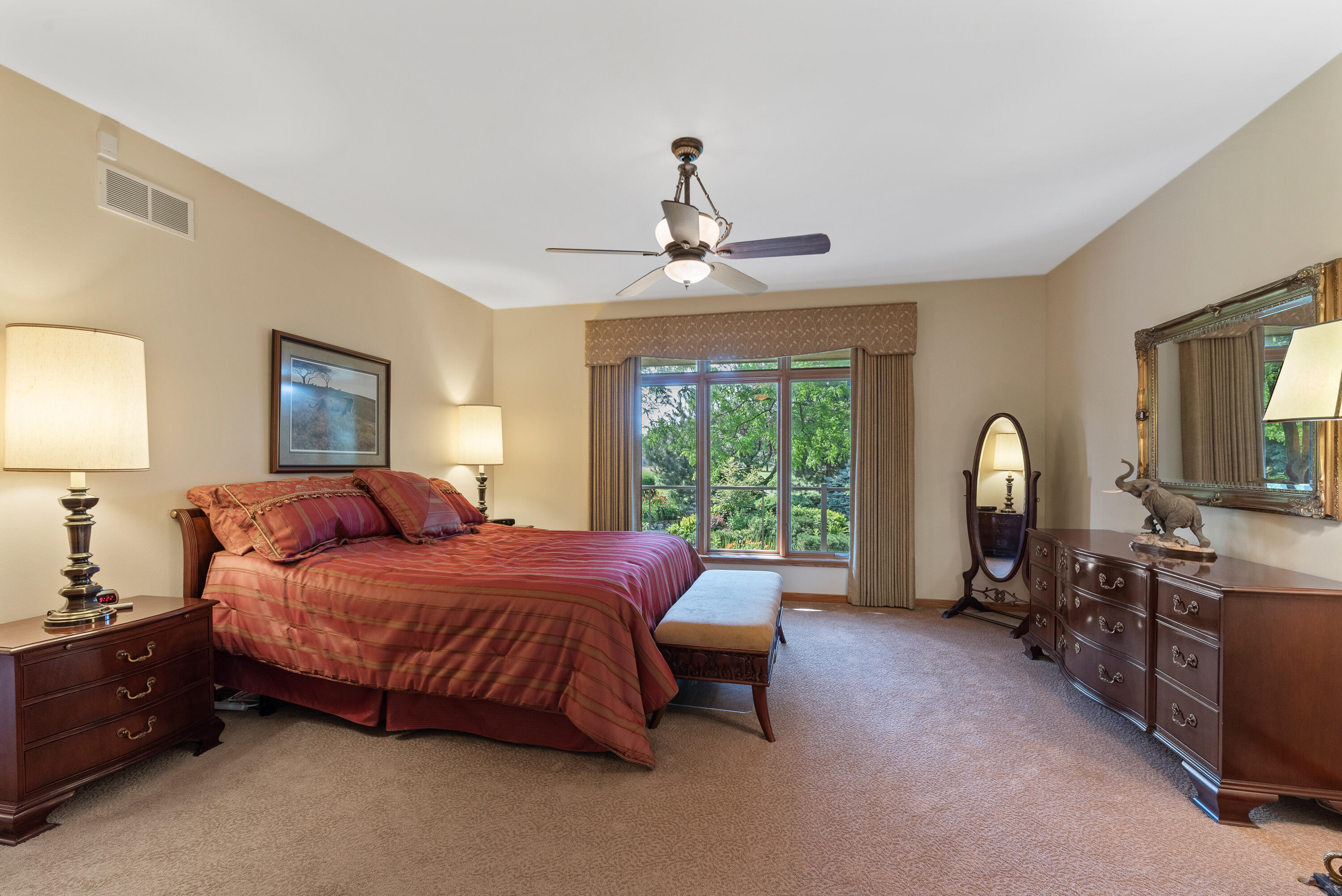 Hartland, Wisconsin, 53029, United States, 4 Bedrooms Bedrooms, ,5 BathroomsBathrooms,Residential,For Sale,1907697