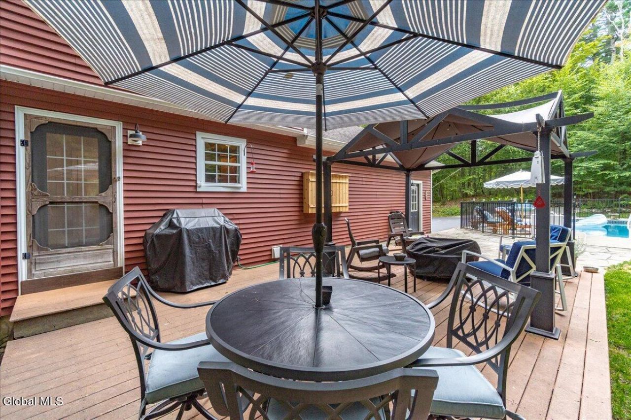 Queensbury, New York, 12804, United States, 3 Bedrooms Bedrooms, ,3 BathroomsBathrooms,Residential,For Sale,1942112