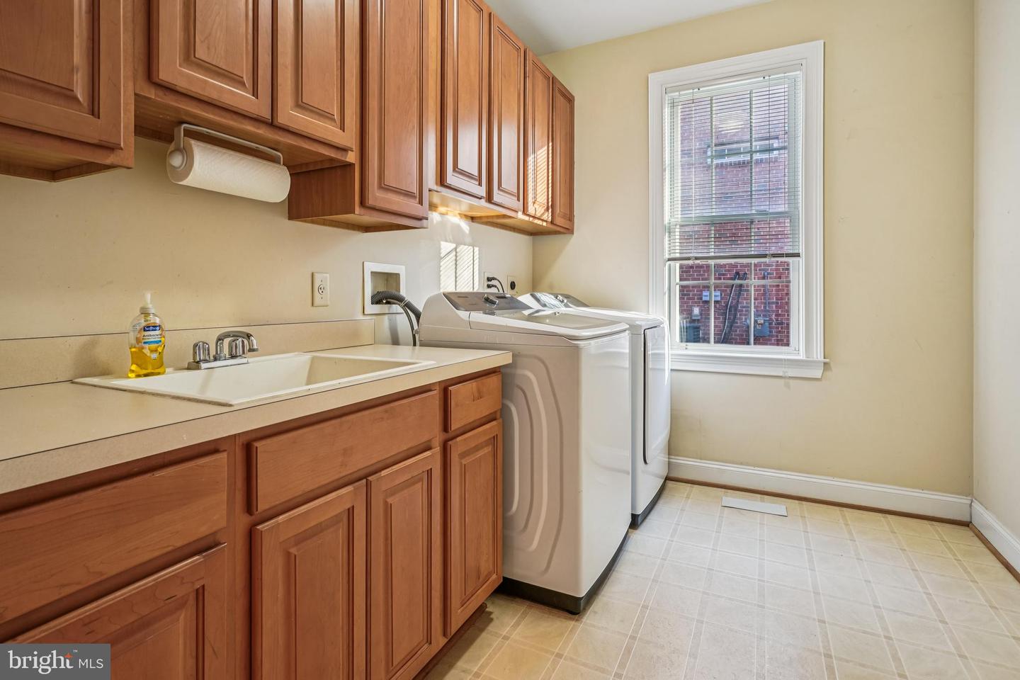 North Bethesda, Maryland, 20852, United States, 5 Bedrooms Bedrooms, ,5 BathroomsBathrooms,Residential,For Sale,1991971