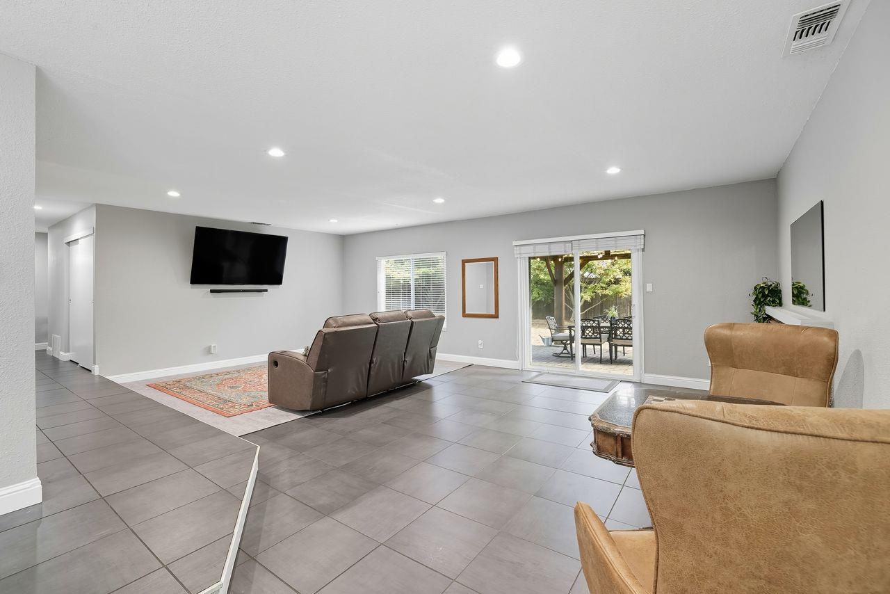 Sacramento, California, 95826, United States, 3 Bedrooms Bedrooms, ,2 BathroomsBathrooms,Residential,For Sale,1968720