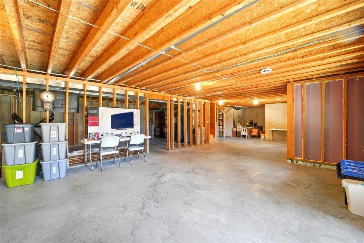 Independence, Iowa, 50644, United States, 3 Bedrooms Bedrooms, ,2 BathroomsBathrooms,Residential,For Sale,1982110