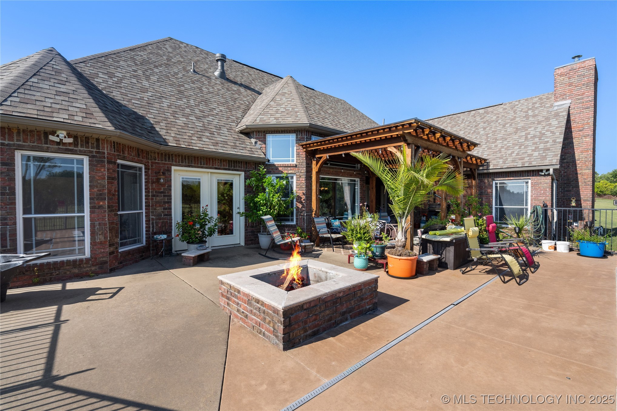 Henryetta, Oklahoma, 74437, United States, 4 Bedrooms Bedrooms, ,4 BathroomsBathrooms,Residential,For Sale,1927120