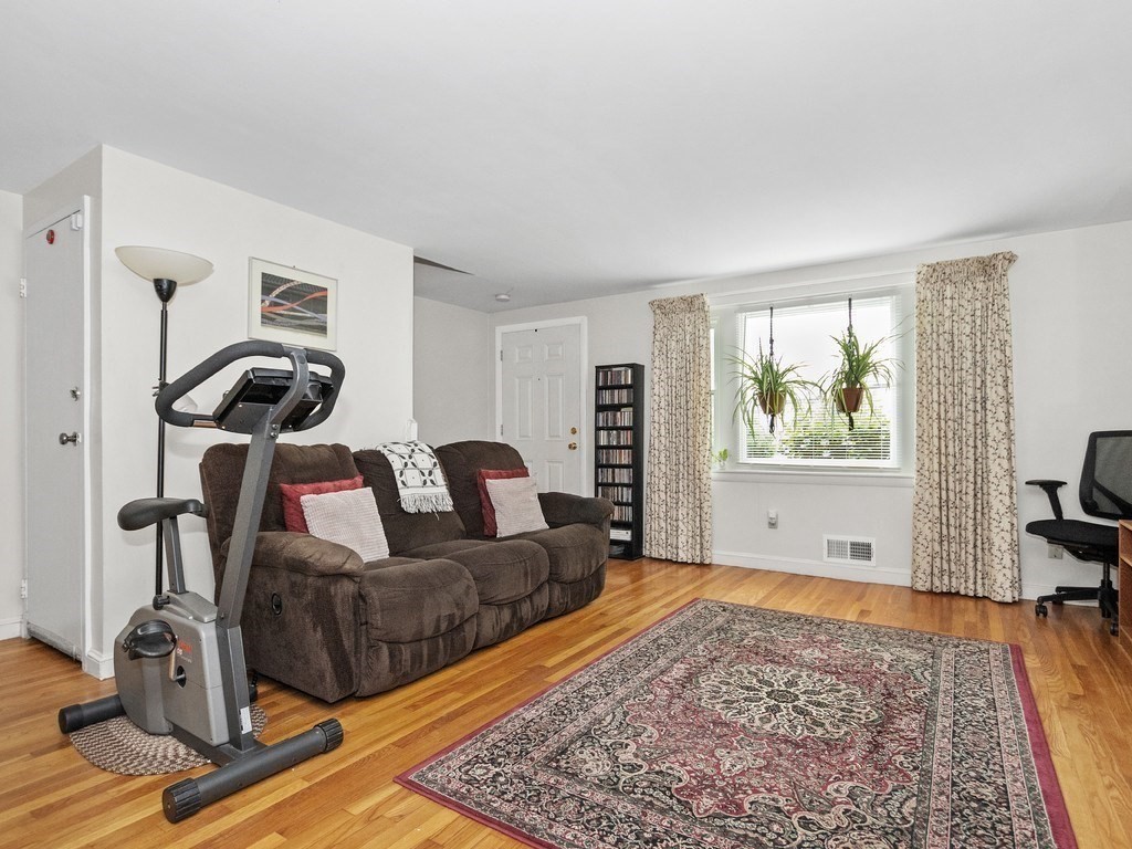 Waltham, Massachusetts, 02452, United States, 2 Bedrooms Bedrooms, ,2 BathroomsBathrooms,Residential,For Sale,1902655