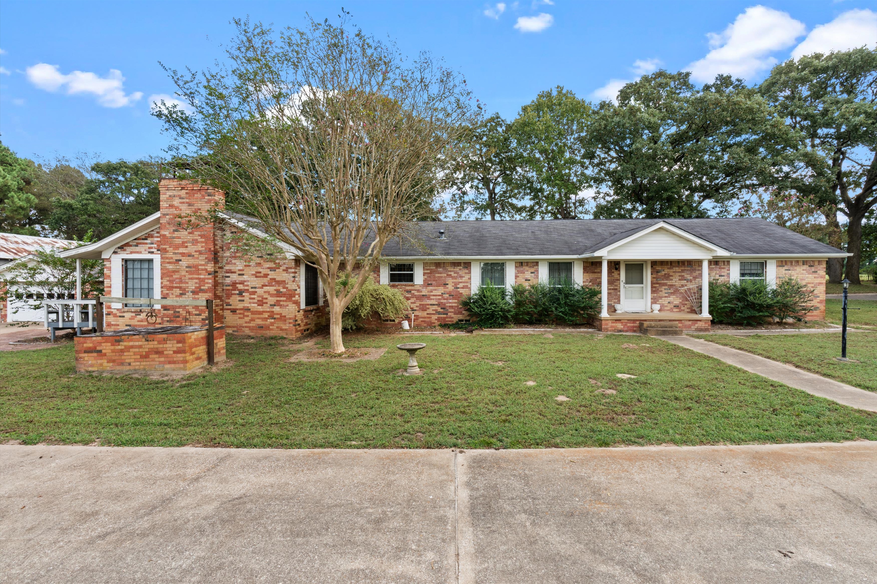 Henderson, Texas, 75654, United States, 3 Bedrooms Bedrooms, ,2 BathroomsBathrooms,Residential,For Sale,1983908