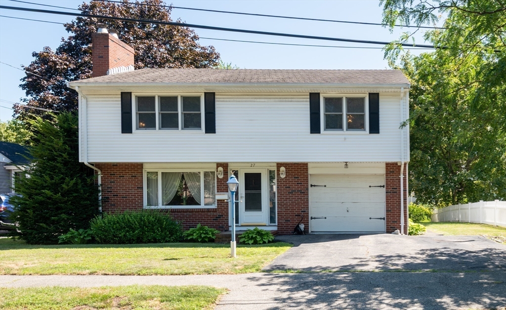 Salem, Massachusetts, 01970, United States, 2 Bedrooms Bedrooms, ,2 BathroomsBathrooms,Residential,For Sale,1944835